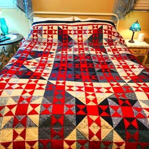 PRISTINE Handmade Queen Quilt - Patriotic Star